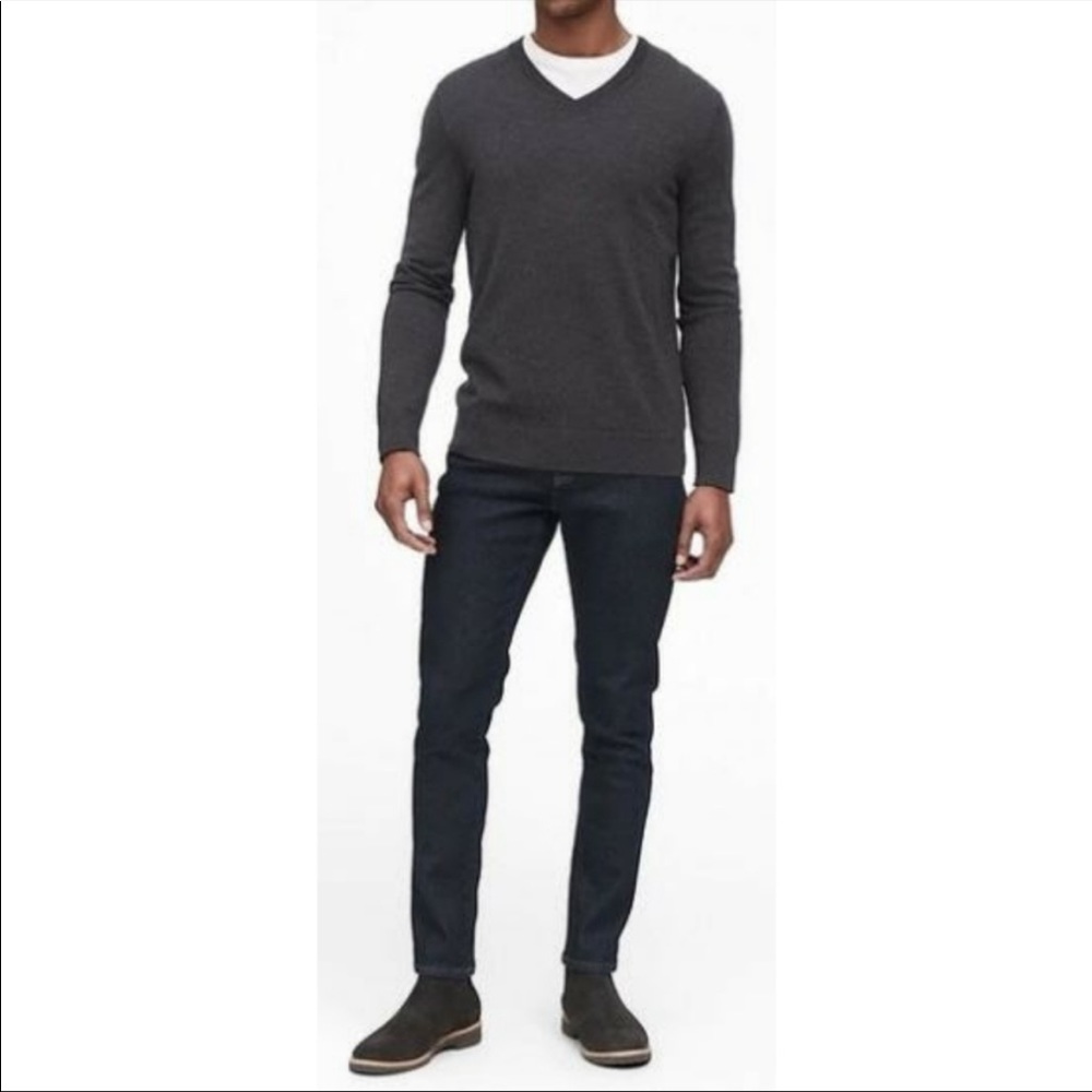 Banana Republic 100% Extra Fine Merino V Neck sweater